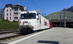 Ge 4/4 III 643  Vals  wartet mit dem RE 1145 (Chur - St.Moritz) auf den GEX 900, der dann hinten an den Zug dran gehangen wird.