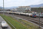 Bahnhof Delémont.
Am Freitag den 14. November 2020 brachte die Re 620 039-8  MURTEN  einen Blockzug von Basel nach Delémont für die ALCOSUISS AG (Aufnahme ID 123 30 45).
Für die tranchenweise Feinzustellung der Kesselwagen vom Bahnhof zum Industriegelände bemühte sich der Tm 232 147-9, während die Re 620 039-6 auf die Rückfahrt als Lokzug nach Basel wartete.
Foto: Walter Ruetsch  