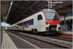 Fahrplanwechsel - auf einigen Verbindungen der S4 RER Vaud werden die Fahrgäste mit Fernverkehrskomfort verwöhnt: der SBB RABe 523 508 und eine weitere  Möwe  warten in Lausanne auf die