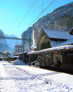 Bahnhof Lauterbrunnen mit Staubbachfall - 22.01.2009