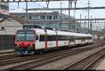 RBDe 4/4 (ABt NPZ DO 50 85 39-43 858-2 CH-SBB) der S-Bahn Luzern (SBB) als S8 von Sursee (CH) erreicht ihren Endbahnhof Olten (CH) auf Gleis 9.
[10.7.2018 | 13:23 Uhr]