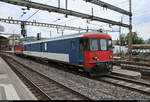 Ehemaliger Gepäcksteuerwagen mit Schublok Re 4/4 II 11116 (420 116-6) SBB als Gefängniszug (Jail Train) durchfährt den Bahnhof Olten (CH) in nördlicher Richtung.