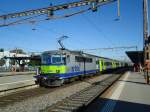 Der RE nach Frutigen-Brig wurde am Sonntag, 3. Juli 2011 mit dieser Komposition gefhrt. BLS-Lokotmotive Nr. 502 im Bahnhof Thun.