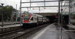 Ein Schweizer Personenzug steht im Bahnhof von Winterthur(CH).