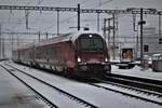 RJ 165 von Zürich HB nach Budapest-Keleti, kommt auf Gleis 12 vom Abstellgleis im HB Zürich an.