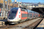 TGV 4729 Lyria Euroduplex 2N2 fährt gerade in die Halle Zürich HB ein.