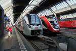 RABe 526 006 der SOB und ein RABe 502 der SBB am 04.04.2022 im Zürcher Hauptbahnhof