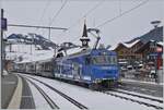 Bisher war das hübschen Türmchen des Bahnhofs von Zweisimmen als Hintergrund Normalspurfahrzeugen vorbehalten, doch mit den neuen GPX Goldenpass Zügen von Montreux nach Interlaken Ost