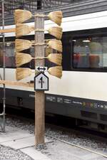 BASEL (Kanton Basel-Stadt), 01.10.2020, sollen mit den Besen die Fenster der Züge im Bahnhof Basel SBB gereinigt werden?