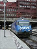 Re 460 106-8 verlsst mit ihrem Zug den Bahnhof Basel SBB am 04.08.08.