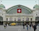 Das Empfangsgebude des Bahnhofs Basel SBB von der Strassenseite aus fotografiert am 04.08.08.