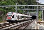 Nachschuss auf RABe 524 101  Arbedo-Castione  (Stadler FLIRT) der TILO SA (SBB/TRENORD S.r.l.) als S20 von Castione-Arbedo (CH) nach Locarno (CH), die den Bahnhof Bellinzona (CH) auf Gleis 3