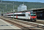 RBDe 560 217-2  Domino  SBB als R 7434 nach Neuchâtel (CH) steht in seinem Startbahnhof Biel/Bienne (CH) abweichend auf Gleis 7.
