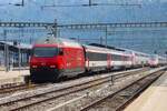 SBB SLM Re 460 053-1 am 10.07.26 in Brig Bhf vom Bahnsteig aus fotografiert 
