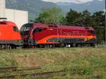 Die BB BR 1116 200-5 mit rotem RAILJET Design steht zusammen mit einer BR 1016 im Bahnhof Buchs/SG. Die Railjet Werbelokomotive der Hhepunkt der vielen anderen Fotographen, die an diesem Nachmittag im Bahnhof Buchs waren.