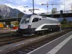 Eine BR 1016 mit RAILJET WERBUNG ( Spyrit of Salzburg )durchfhrt am 14.06.07 den Bahnhof Buchs/SG in Richtung Depot.