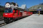 Der RegioExpress mit seiner Lok Ge 4/4 III 646 verlsst pnktlich auf Gleis 10 den Bahnhof Chur mit Ziel St.