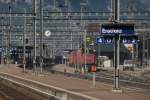 Fahrt durch den Bahnhof Erstfeld, rechts sieht man den Tunnelrettungszug. 1.10.2011. 