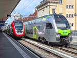 In Fribourg f�hrt ein SBB RABe 502 mit dem IC1 nach Genf Airport neben BLS MUTZ 018 mit der S1 nach Thun, 29.08.2026.