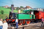 150 Jahre Schweizer Bahnen - Jubiläum 1997. 
Internationale Unterstützung bei den Pendel-Dampfzügen. Auch die historische Dampflok 200.05 der Ferrovie Nord Milano(FNM) aus Italien war bei den Pendel-Dampfzügen zwischen Küssnacht am Rigi und Luzern im Einsatz. Ursprünglich bei der italienischen Società per le Ferrovie del Ticino (SFT) als Lok 204 in Betrieb, kam sie 1888 zur FNM. Daran, dass die kleine Bn2t-Tenderlok bei der belgischen Firma Couillet 1883 gebaut wurde, lässt sich erkennen dass die SFT mit belgischem Kapital finanziert wurde.
Sie führte an diesem Tag den Pendel-Dampfzug von Küssnacht nach Luzern, während am anderen Zugende die Ed2x2/2 196 der SCB im Einsatz war.

historisch-Scan 

1997-09-19 Küssnacht-am-Rigi