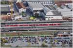 Gesehen vom Kirchhgel Mastrils. Bahnhof Landquart mit zwei abgestellten dreiteiligen Allegra und einem vierteiligen ABe 4/16 dahinter. Vor der Hauptwerksttte steht eine der neuen Schneeschleudern. Der Parkplatz gehrt zum Outletcenter Landquart. (25.010.2013)