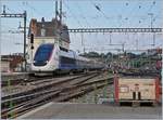 Der Lyria TGV 4405 mit den Triebköpfen 93 87 0384 00-1 F-SNCF und 9387 0384 101-9 SNCF (Alstom 2006), welche mit Disney Werbung versehen sind, wird in Lausanne bereit gestellt.