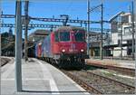 Leider nicht optimal war mein Standort zum Motiv, welches in Lausanne die Abfahrt zweier SBB Cargo Re 6/6 in Richtung Wallis zeigt: An der Zugsspitze führt die SBB Re 6/6 11610 (Re 620 91 85 4