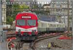 So ganz passt der BDe 4/4 I 222 nicht zum �brigen Material des Bier-Zuges, aber immerhin bereichert der rote Triebwagen das Betriebsgeschehen durch die Abwechslung auf positive Weise. Der im Rahmen der Bier Arena Murten verkehrende Zug des Verein Pendelzug Mirage VPM verl�sst p�nktlich den Bahnhof von Lausanne, um seine Fahrt in Richtung Murten fortzusetzen. 

10. Oktober 2026