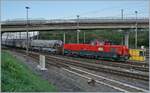 Die SBB Aem 940 006 (91 85 4 940 006-0 CH SBBI) schiebt in Lausanne Triage langsam Güterwagen zum Ablaufberg, von wo aus dann die Güterwagen in ihre Richtungsgleise rollen.