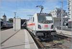 Die DB 147 hat mit ihrem IC 481 von Singen nach Z�rich den Bahnhof von Schaffhausen erreicht. Im Hintergrund ist ein SBB RABe 511 zu sehen. 

7. Juli 2026