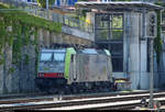 Re 486 507-7 der BLS Cargo AG (BLSC) ist im Bahnhof Spiez (CH) abgestellt.