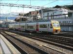 Der BLS Triebzug NINA 36 in ungewohnter Farbgebung fotografiert am 29.07.08 im Bahnhof von Spiez.