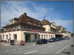 Das Empfangsgebude des Bahnhof von Spiez, aufgenommen am 27.07.2008.