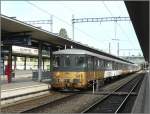 Der Golden Pass steht am 01.08.08 im Bahnhof von Spiez bereit, um die Fahrgste auf dem  Normalspurabschnitt zwischen Interlaken Ost und Zweisimmen zu befrdern.