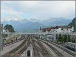 Die Ausfahrt aus dem Bahnhof von Spiez in Richtung Interlaken und Lötschberg aufgenommen am 28.07.08.