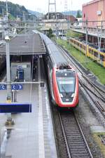 ST. MARGRETHEN (Kanton St. Gallen), 25.04.2025, IR13 nach Sargans bei der Einfahrt in den Bahnhof St. Margrethen