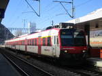 Der vordere Triebwagen ABt 50 85 39-43 952-3 von einer SBB RBDe 560 (Domino)übernahm die Front  als R 6119 von St-Gingolph (Suisse)- St-Maurice- Martigny-Sion- Sierre/Siders- Leuk- Turtmann- Gampel Steg- Raron- Visp. DasBild entstand bei der Ankunft des R 6119 am 20.2.17 um 13.48 Uhr auf Gleis 6 in Visp.
    