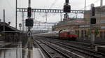 460 von SBB kommt Schweizer Personenzug fährt in den Bahnhof von Winterthur(CH) ein.