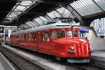 SBB RAe 4/8 Nr. 1021  Churchillpfeil  auf Gleis 5 im HB Zürich. Es handelte sich um eine Brunchfahrt / Rundfahrt mit dem roten Doppelpfeil  Churchill  von Zürich HB - Wädenswil - Schmerikon - Kaltbrunn - Effretikon -
Zürich HB.