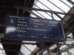 Zugzielanzeiger von ein EuroCity nach Wien Westbahnhof ber Sargans, Buchs SG, Salzburg und Linz (A).