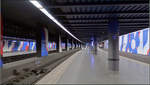 Zürichs unterirdische Bahnhöfe -

Am 01. Juni 1980 erhielt der Flughafen in Zürich Bahnanschluss. Die viergleisige Station liegt in einem Bogen. Die Neubaustrecke, die weitgehend im Tunnel geführt ist, verläuft von Opfikon bis Bassersdorf. Die unterirdische Stecke setzt sich aus dem 1,2 km langen Flughafentunnel, der unterirdische Bahnstation 'Zürich Flughafen' und dem 2,8 langen Hagenholztunnel zusammen.
Seit 2006 hat der Züricher Flughafen durch die Glattalbahn einen zweiten Bahnanschluss.

13.03.2019 (M)