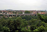 Bt (50 85 28-94 ??? CH-SBB) mit Schublok Re 460 071-4  Mittelland , mit Werbung für die Helvetia-Gruppe, unterwegs auf dem Viadukt Talwegmulde, Teil des Lorraineviadukt in Bern (CH).