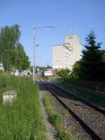 Dieser einsame Oberleitungsmast ohne Oberleitung steht in der Nhe des Bahnhofes Burgdorf Buchmatt.