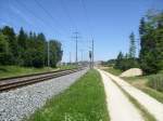 Hier der Blick die Gerade entlang an deren Ende sich der Bahnhof Lyssach befindet.