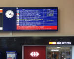 Anzeige im Bahnhof Biel/Bienne mit Verspätungen aufgrund Unwetter, bzw.