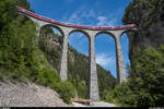 Ein AGZ befährt am 8. Juli 2020 als IR Chur - St. Moritz das Landwasserviadukt bei Filisur.