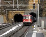Eine S-Bahn, angefhrt von einem BDt-Steuerwagen, verlsst am 07.12.10 bei Eclpens die fr Doppelstockzge zugelassene Tunnelrhre.