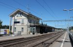 Hier ein Blick auf das mittlerweile als Wohnhaus genutzte Gebude des Bahnhofes Hindelbank am 28.8.