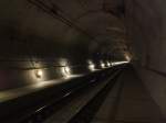 Da mein Onkel beim Gotthard-Basistunnel arbeitet bekam ich die Erlaubnis einmal den Tunnel von Innen zu besichtigen. Hier zu sehen ist die Weströhre des Gotthard-Basistunels im Bereich Amsteg (Blick in Richtung Süden). In diesem Bereich können nach der Inbetriebnahme Besucher die vorbeifahrenden Züge durch eine Panzerglasscheibe bestaunen. Hier noch ein paar Daten zum Basistunnel: Der Tunnel ist mit 57 km der längsten Eisenbahntunnel der Welt. Nach Vorarbeiten erfolgte der Tunnelanstich im November 1999. Der Durchschlag in der Oströhre des Tunnels geschah am 15. Oktober 2010, der in der Weströhre am 23. März 2011. Die feierliche Eröffnung ist für den 1. Juni 2016 geplant. Der fahrplanmässige Betrieb soll zum 11. Dezember 2016 aufgenommen werden.
