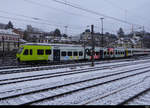 BLS - Triebzug RABe 525 010-5 mit Werbung abgestellt im Bahnhofsareal von Bern am 06.12.2020